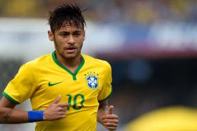 霍特·巴雷特：凭借赛场上的快速反应和出色视野，带动全黑队进攻