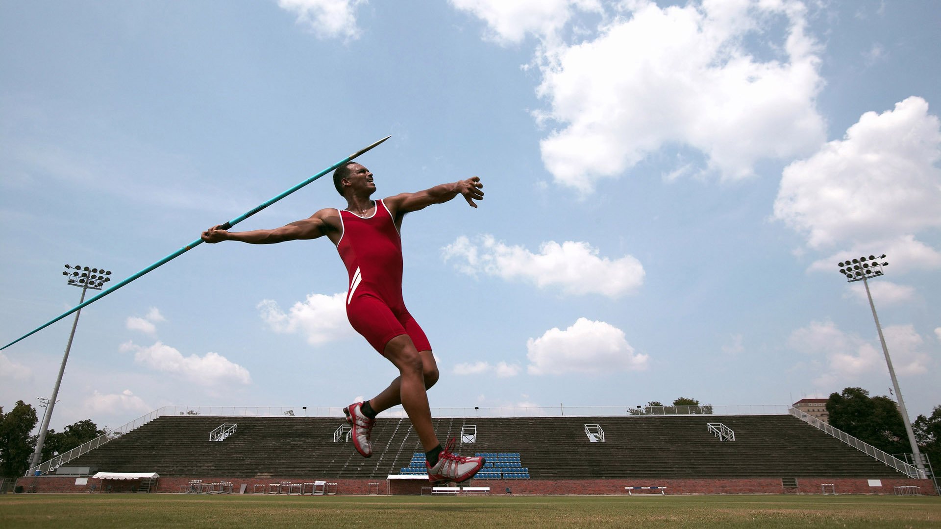 法国橄榄球赛事的全球推广引发观众热潮，法国橄榄球年历